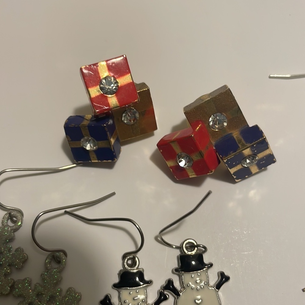 CHRISTMAS VINTAGE EARRINGS BUNDLE - Picture 5 of 7